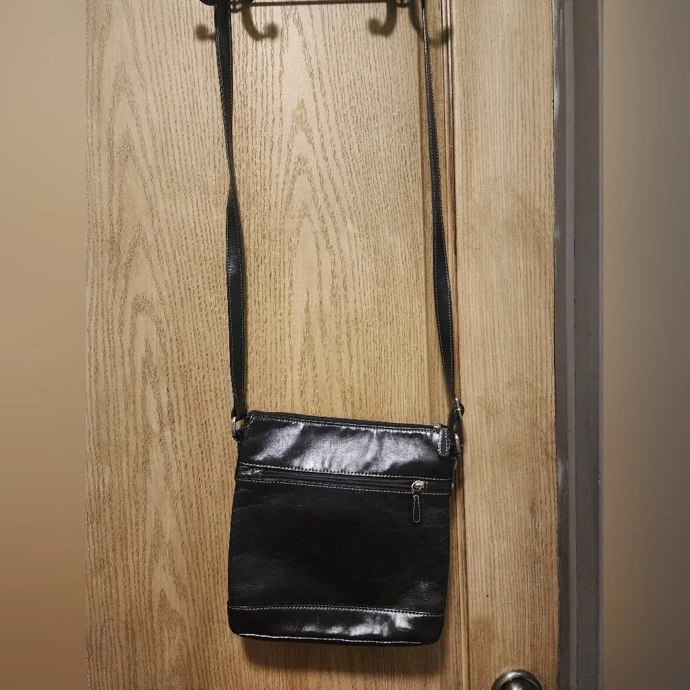 Giani Bernini Black Messenger Bag with Minimalist Design